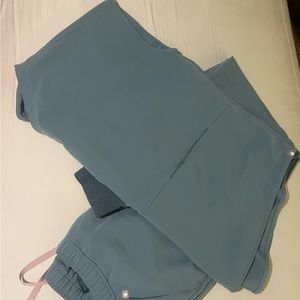 Figs! Fun hydrogreen double pocket top almost like a Rafaela. XXL and joggers XL